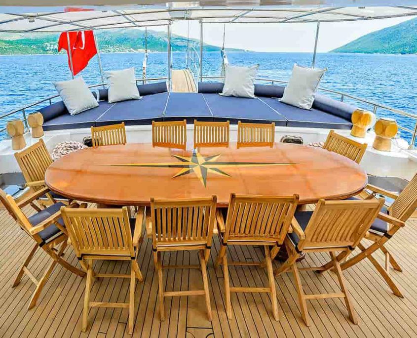 BELLA MARE Aft Deck (2)-min