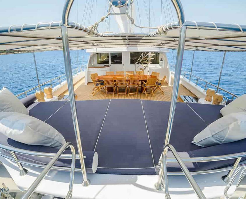 BELLA MARE Aft Deck From Passarela-min