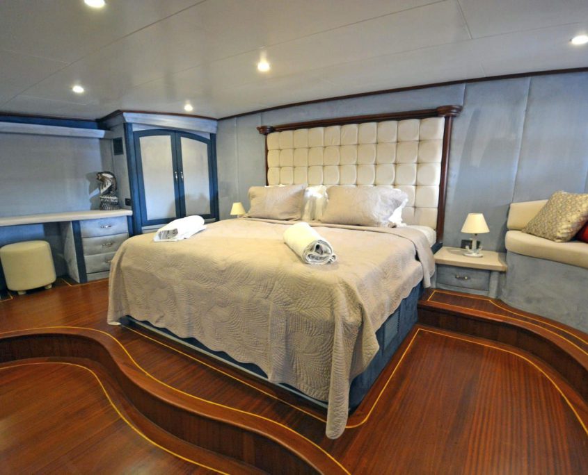 BELLA MARE Master cabin