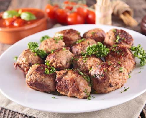Grilled-meatballs-on-plate-min