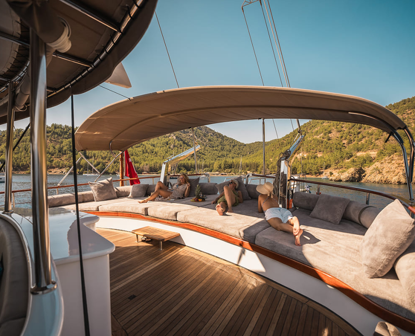 NEVRA QUEEN Aft deck