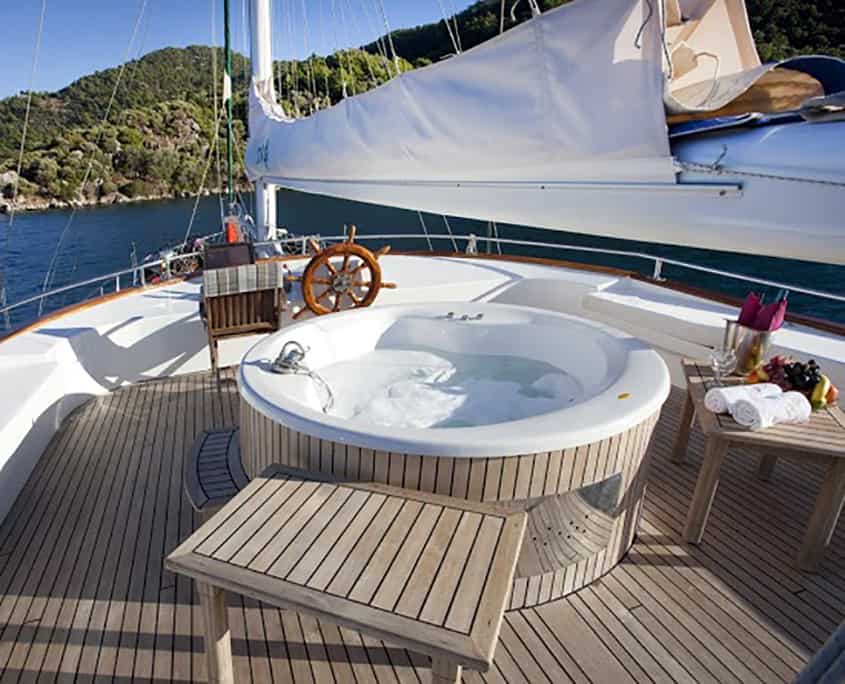 JACUZZI ON BOARD