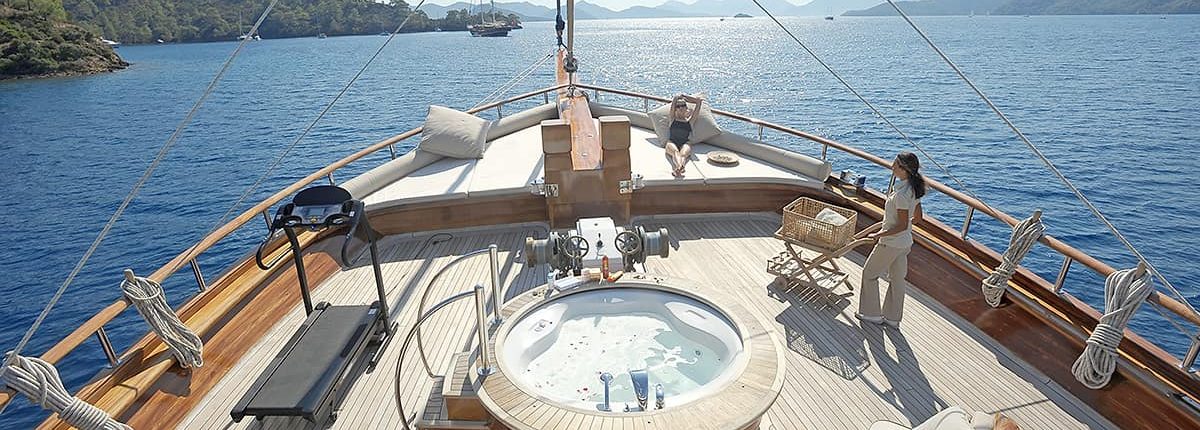 MARE NOSTRUM Jacuzzi on front deck