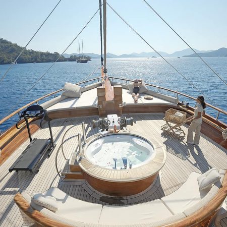 MARE NOSTRUM Jacuzzi on front deck