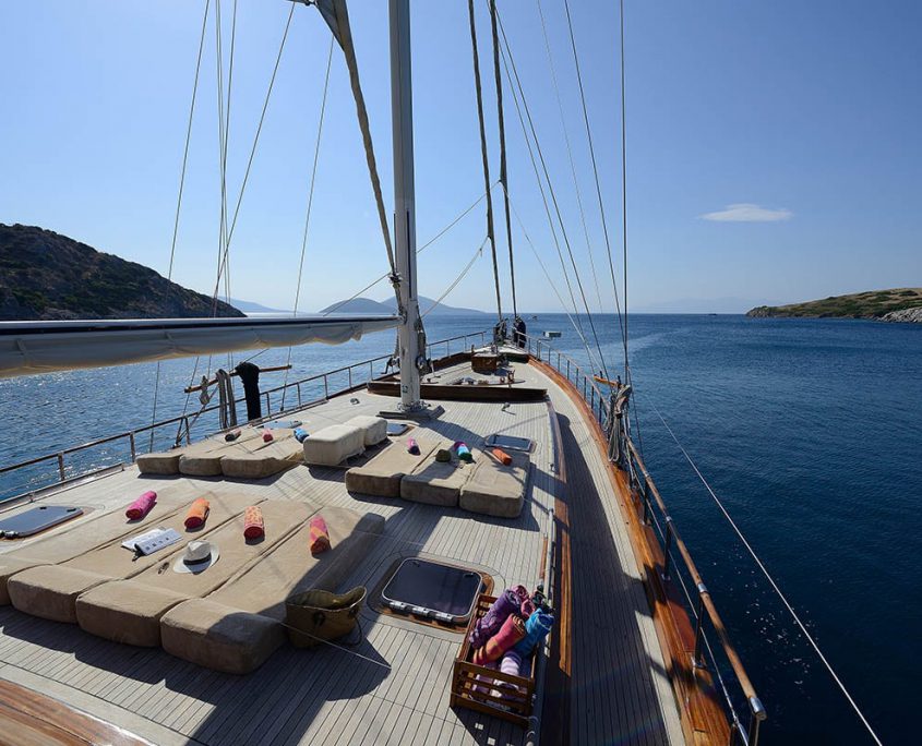 ZEPHYRIA II Sun deck