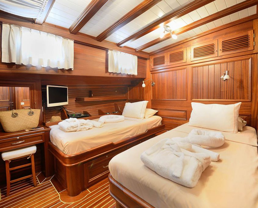 ZEPHYRIA II Twin cabin