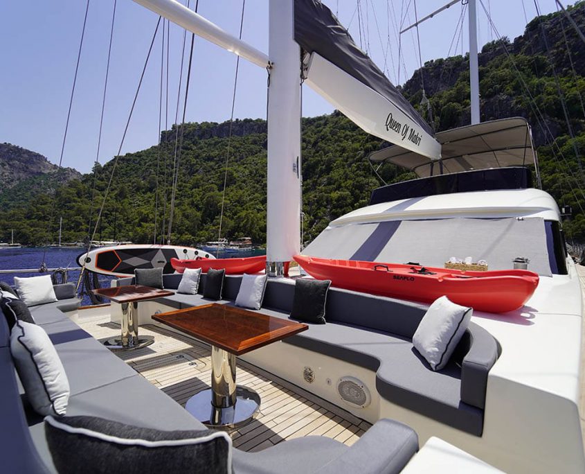 QUEEN OF MAKRI Sitting area on Bow deck