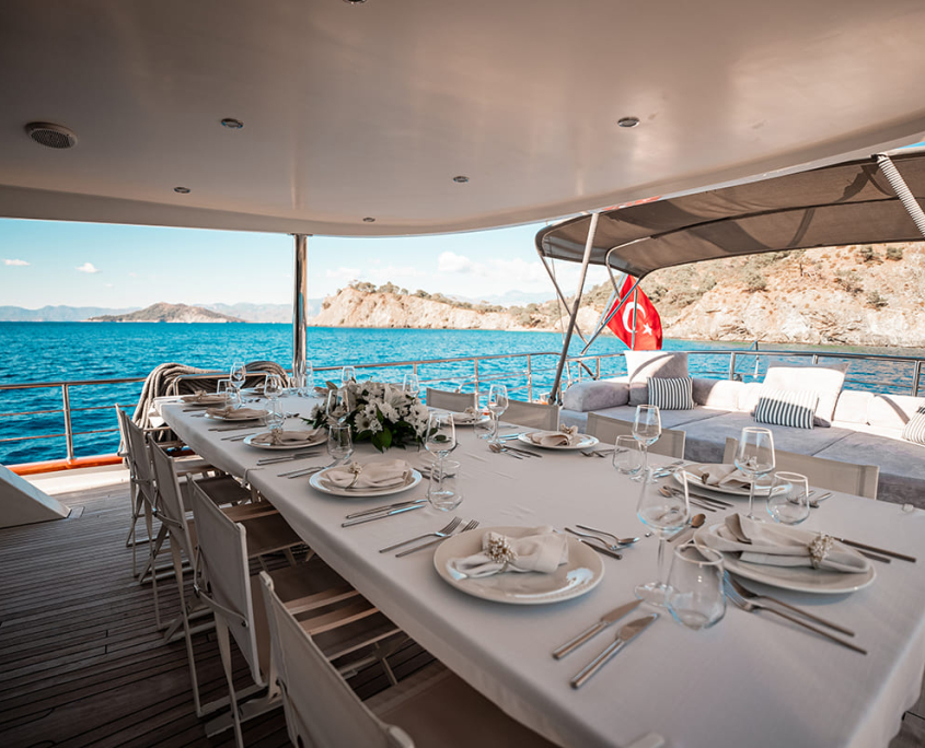 QUEEN OF MAKRI Aft deck