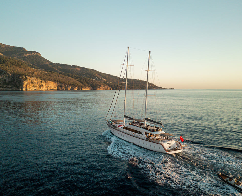QUEEN OF MAKRI Cruising