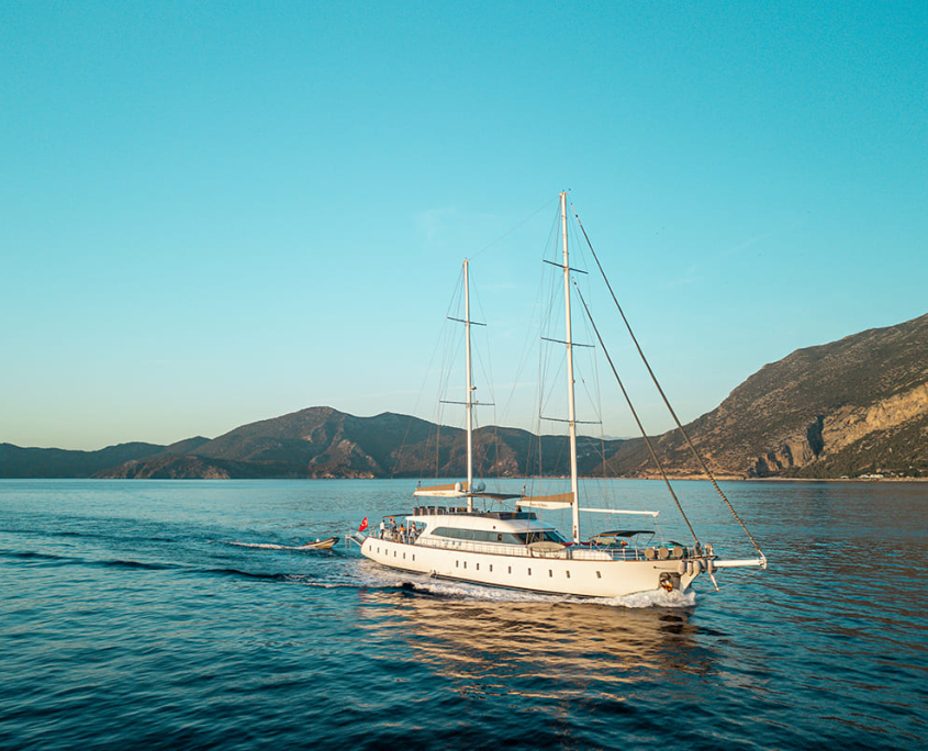 QUEEN OF MAKRI Cruising