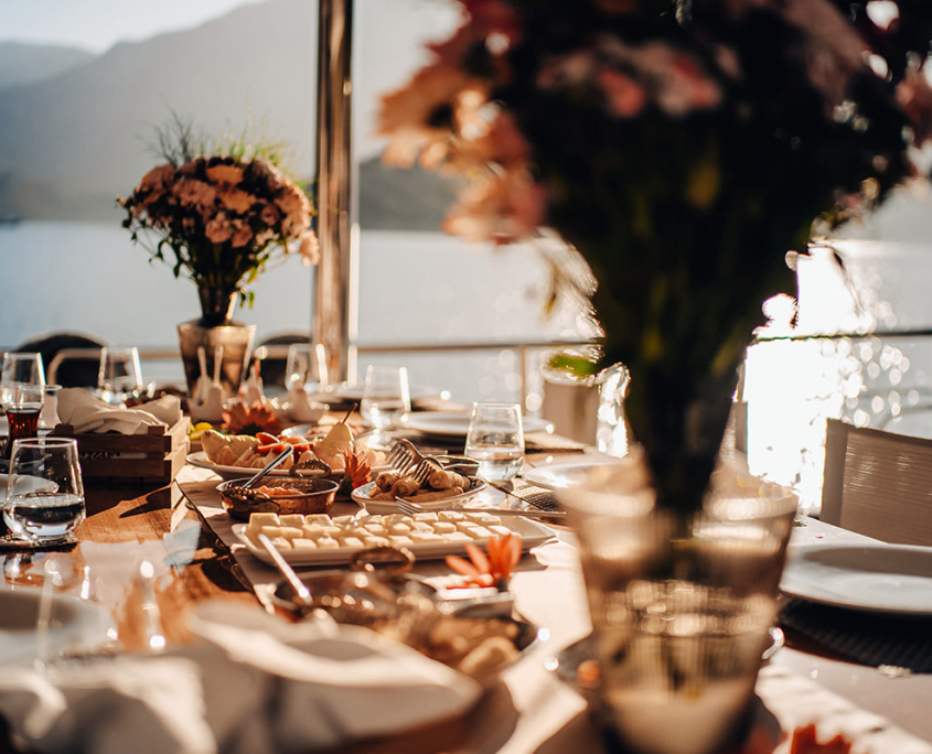 QUEEN OF MAKRI Table decoration