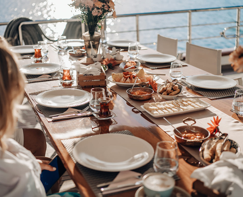 QUEEN OF MAKRI Table decoration
