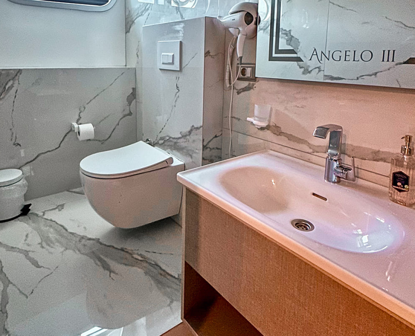 ANGELO 3 Bathroom