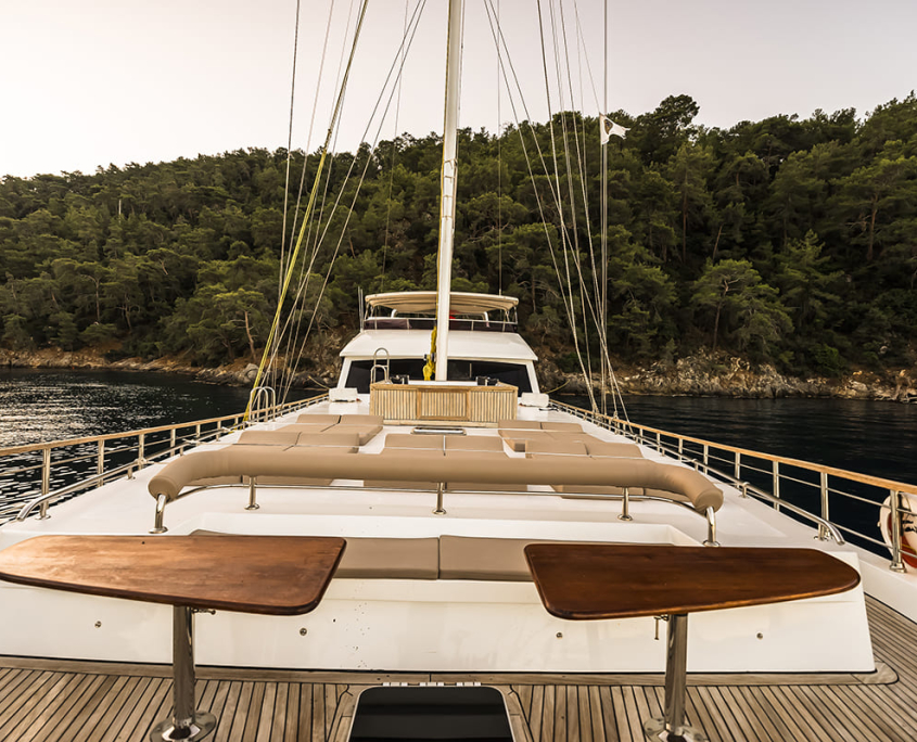BELGIN SULTAN Bow deck